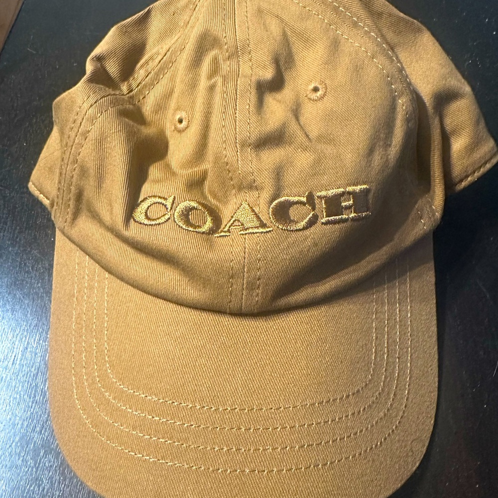 Brand new never worn women’s tan coach hat